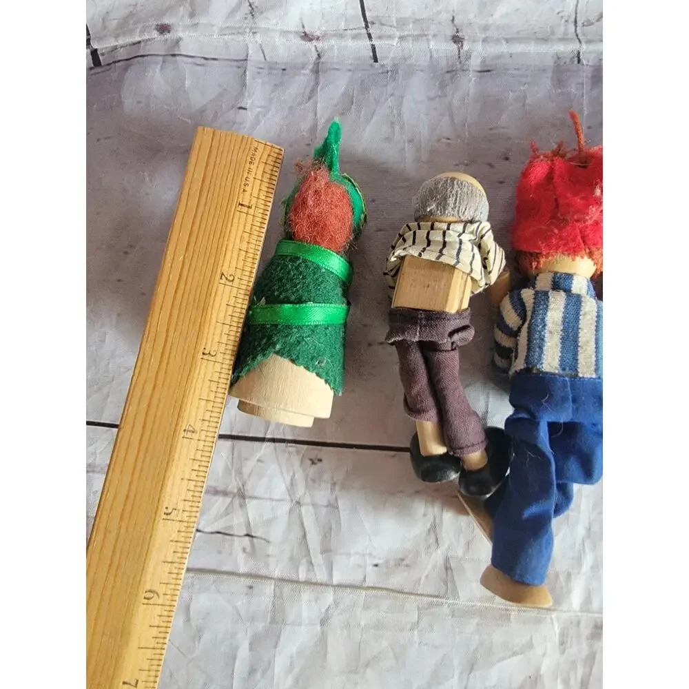 Dollhouse Family Lot 4 Poseable Wood Dolls Figures Toy People Friends READ